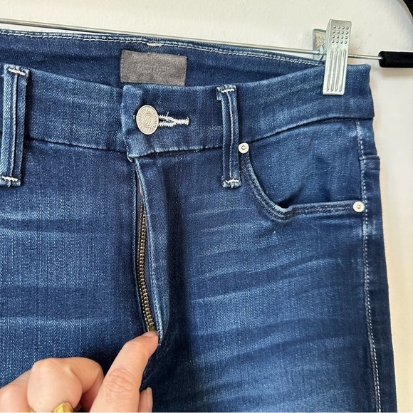 Mother High Waisted Looker Ankle Fray In Tongue And Chic Dark Wash Size 25 - Picture 6 of 11